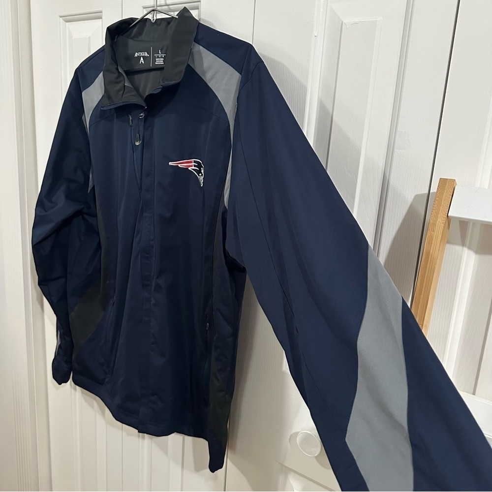 Antigua NFL Patriots Lightweight Jacket - Picture 5 of 10
